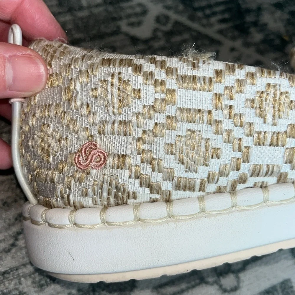 Clark’s women’s Step Glow Slip Natural size 6.5